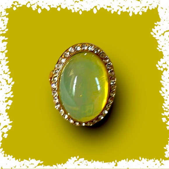 Avon Jewelry - 2019 Avon Summer Sorbet Statement Ring ”Opalesque”